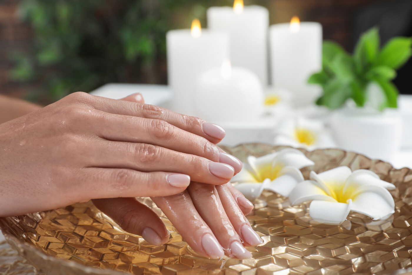Manicura en LUMIÈRE